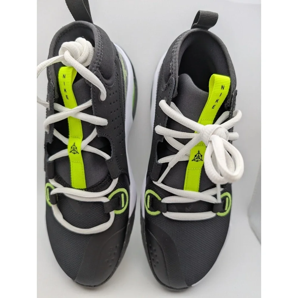 Nike Air Zoom‎ Crossover 2 Black Volt 5.5Y Kids Youth Basketball Shoe
